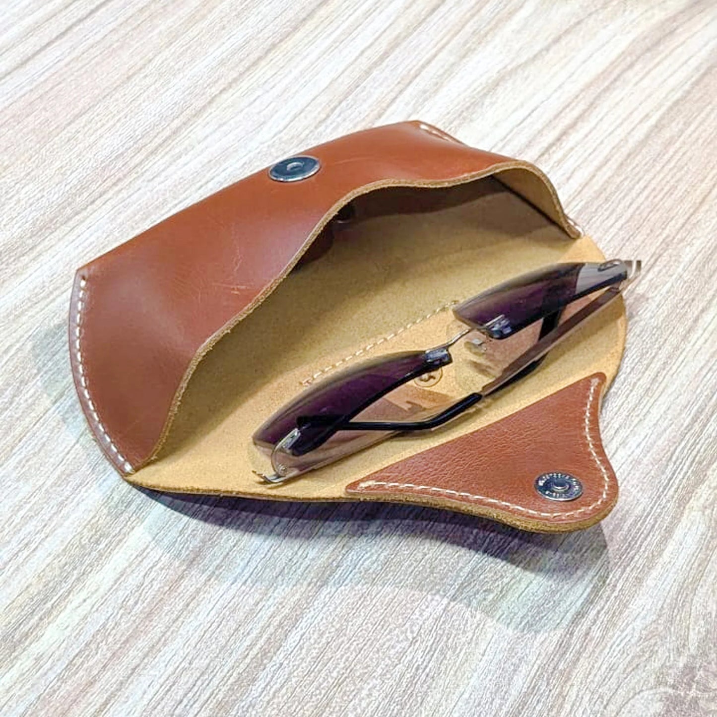 Leather Eyewear Pouch – Classic Protective Case